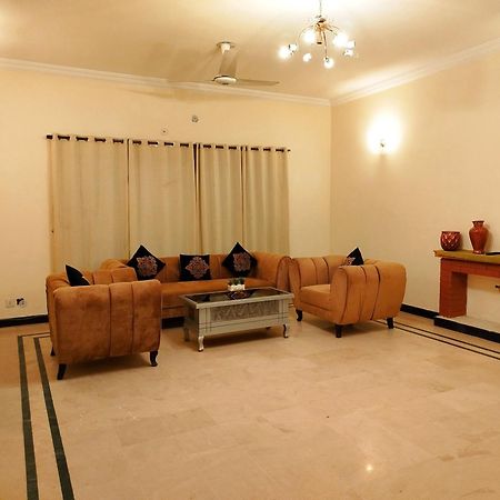 Royal Residential Hotel Исламабад Екстериор снимка