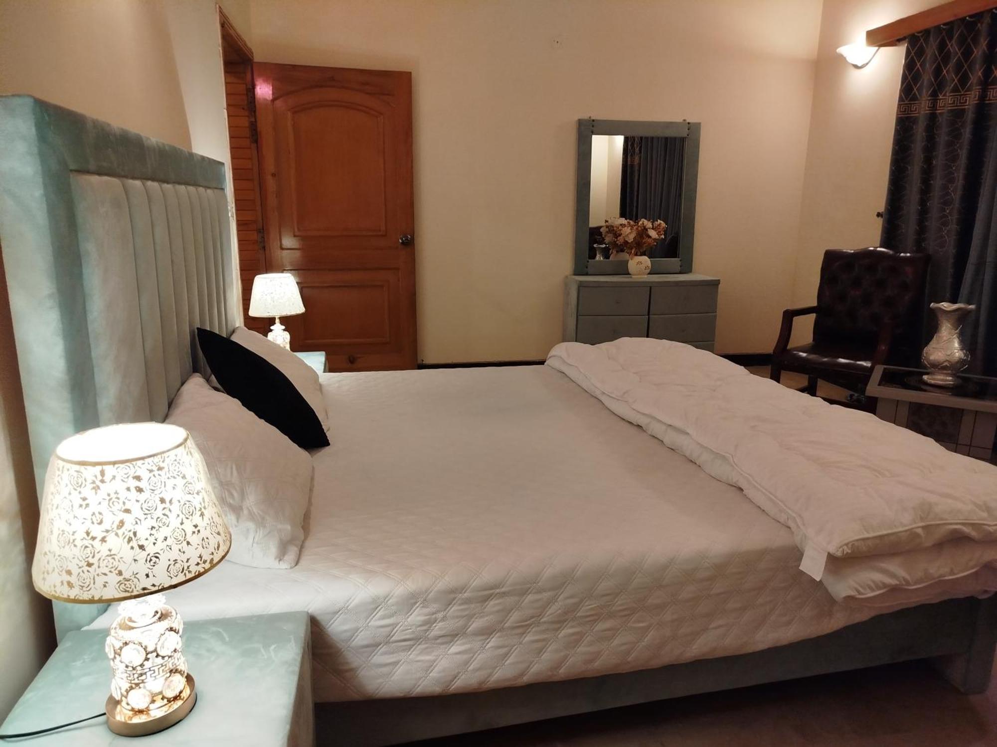 Royal Residential Hotel Исламабад Екстериор снимка