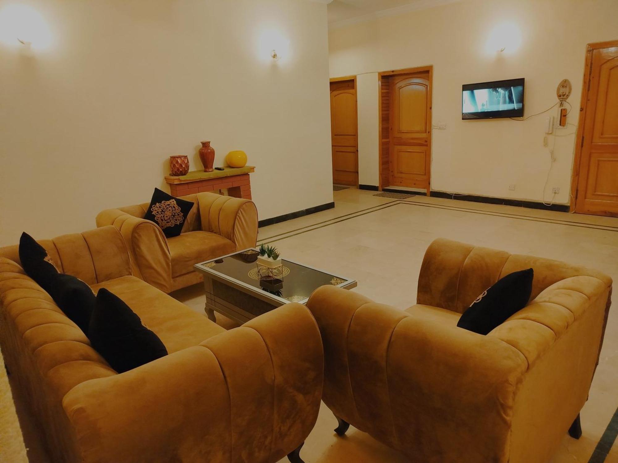Royal Residential Hotel Исламабад Екстериор снимка