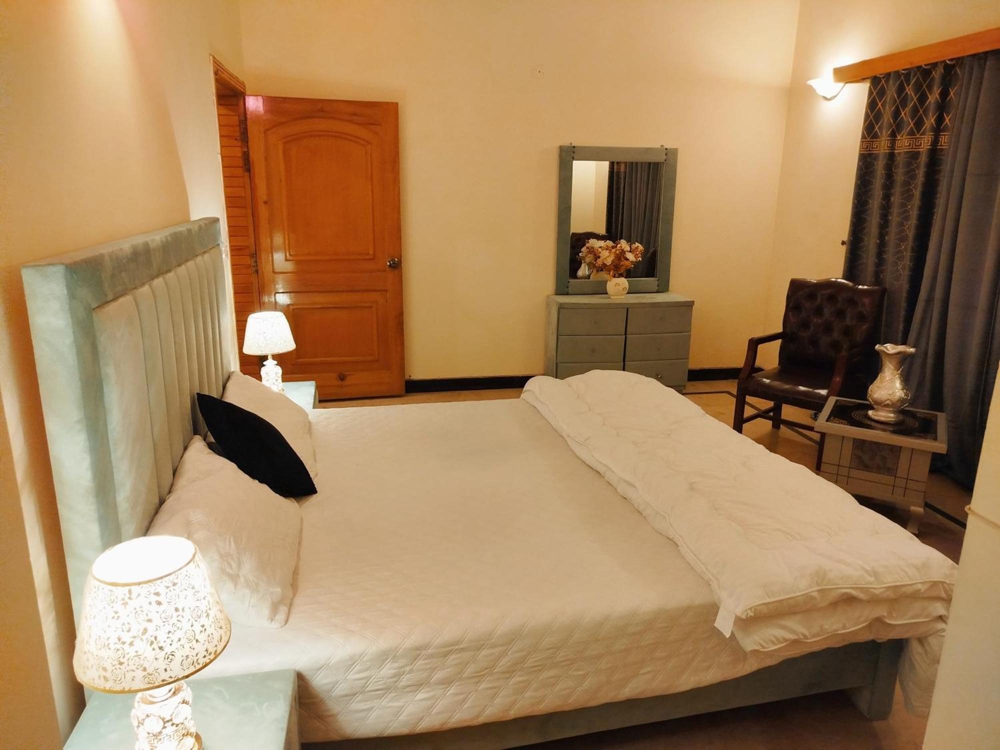 Royal Residential Hotel Исламабад Екстериор снимка